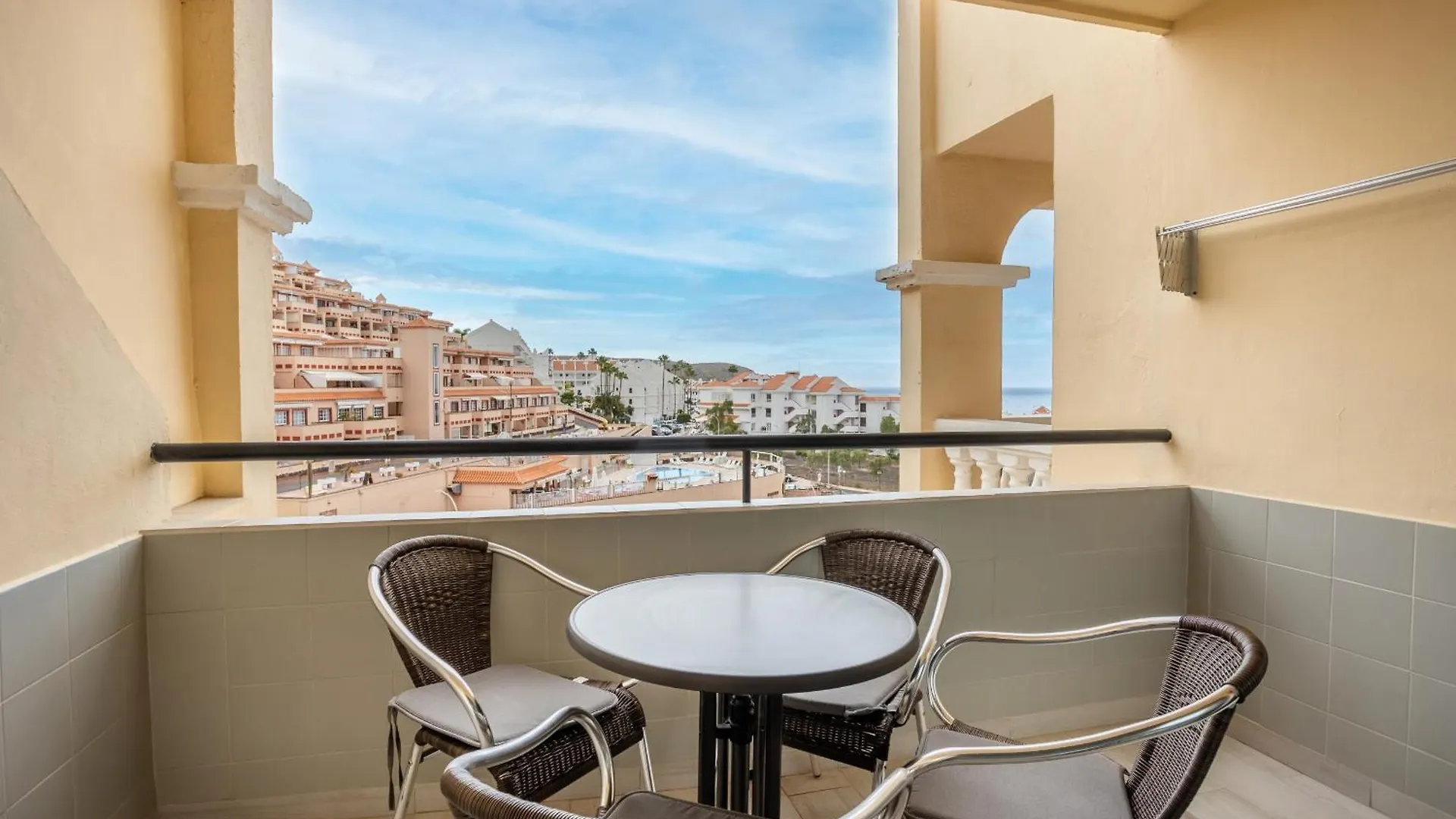 Castle Harbour Holiday Home Heated Pool Views By Lovetenerife Los Cristianos  Apartment Los Cristianos (Tenerife)